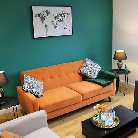 Rooms In Stylish House มิลตันคีนส์ ภายนอก รูปภาพ