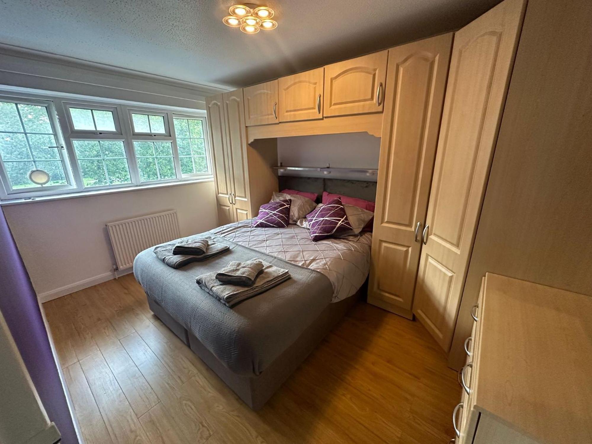 Rooms In Stylish House มิลตันคีนส์ ภายนอก รูปภาพ