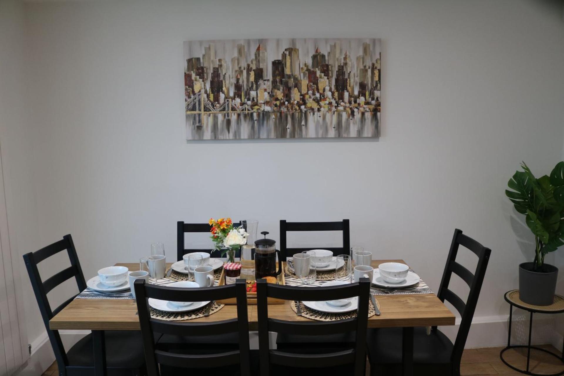 Rooms In Stylish House มิลตันคีนส์ ภายนอก รูปภาพ