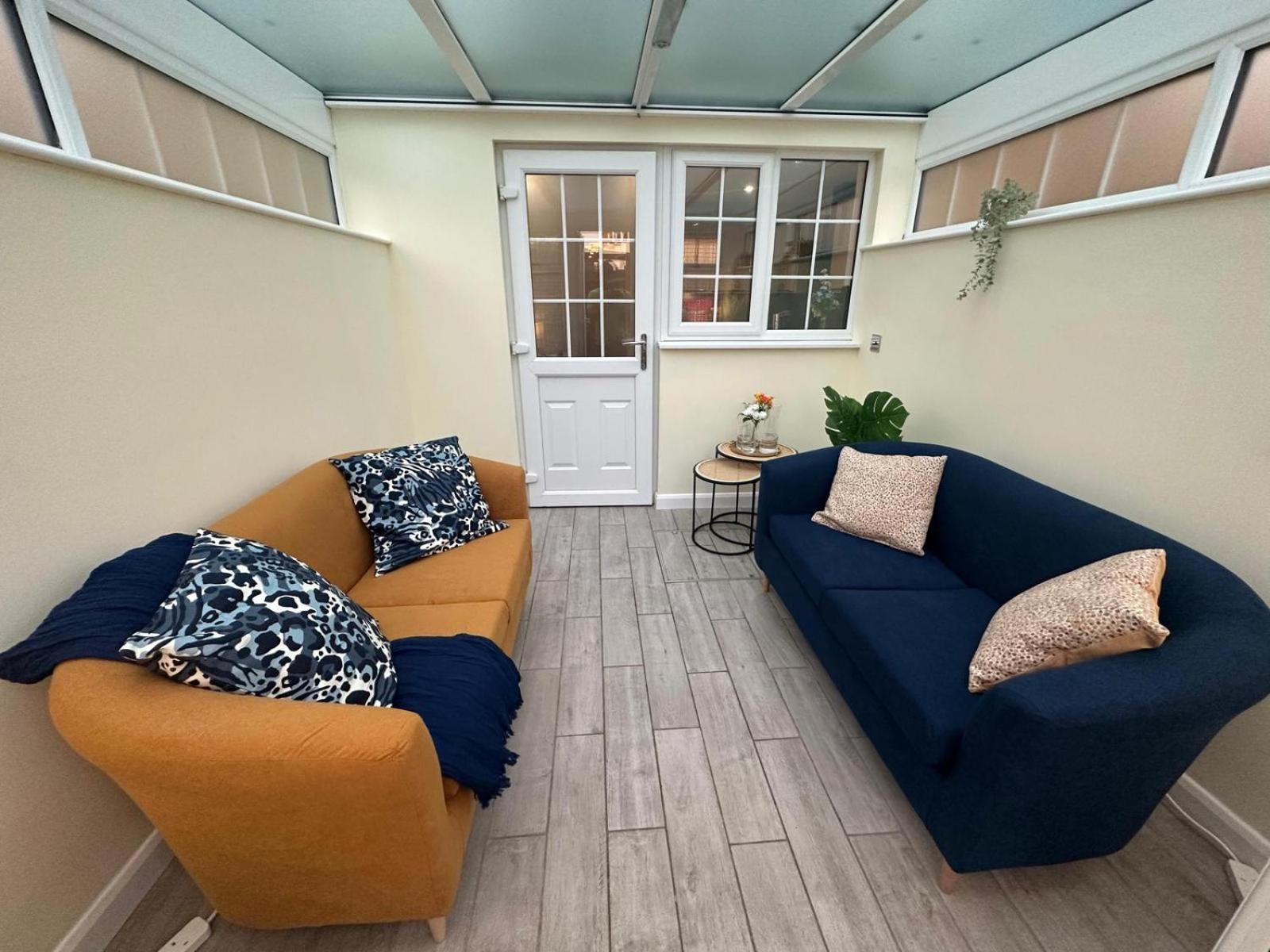 Rooms In Stylish House มิลตันคีนส์ ภายนอก รูปภาพ