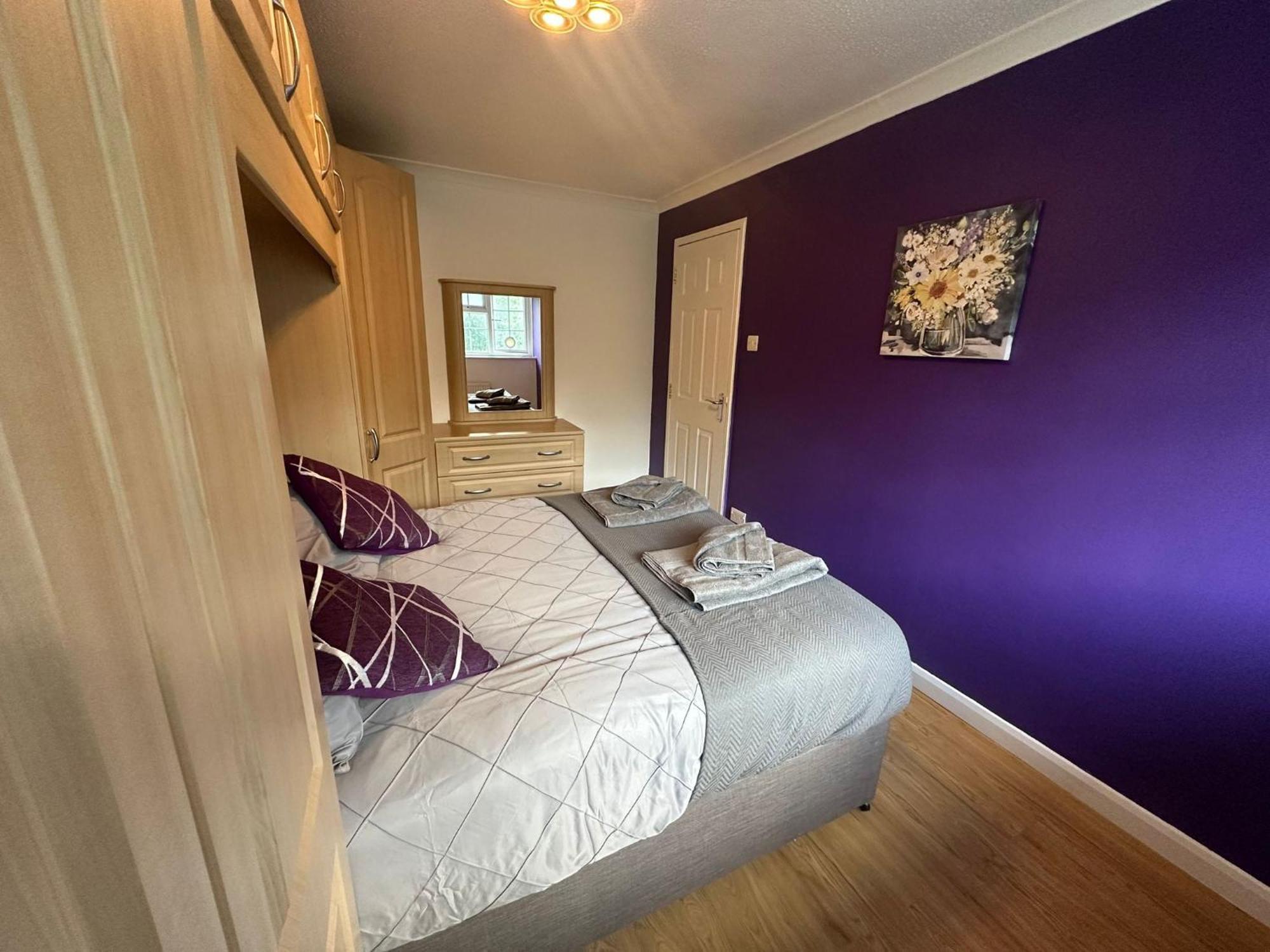 Rooms In Stylish House มิลตันคีนส์ ภายนอก รูปภาพ