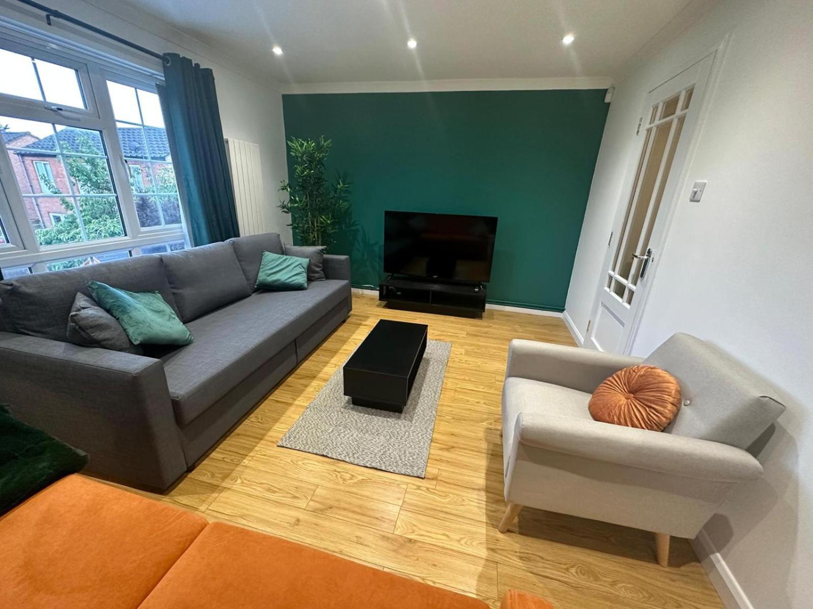Rooms In Stylish House มิลตันคีนส์ ภายนอก รูปภาพ